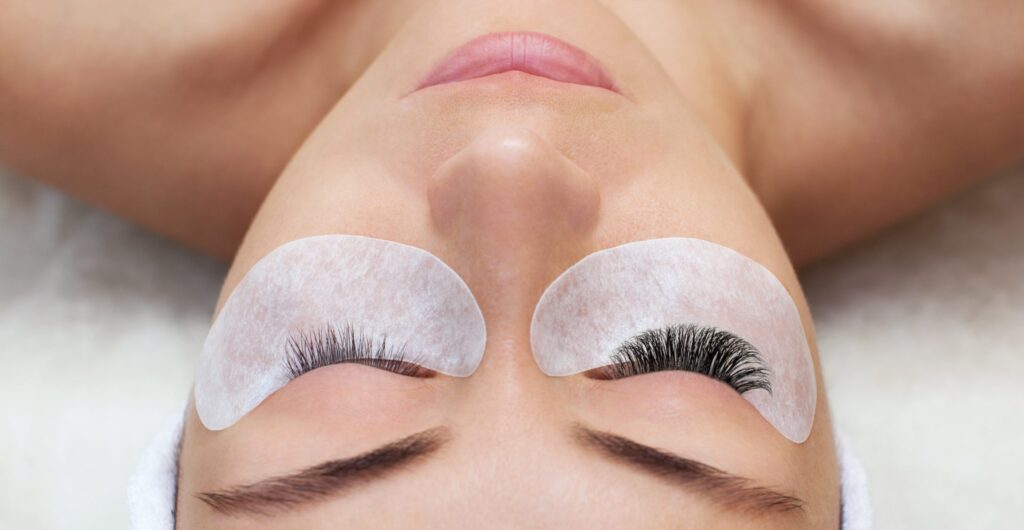 Alles, was Sie über Wimpernverlängerung wissen müssen 1 Wimpernverlaengerung 899602368 min scaled 1